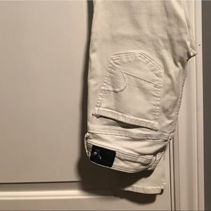 Size 2 American Eagle skinny white.